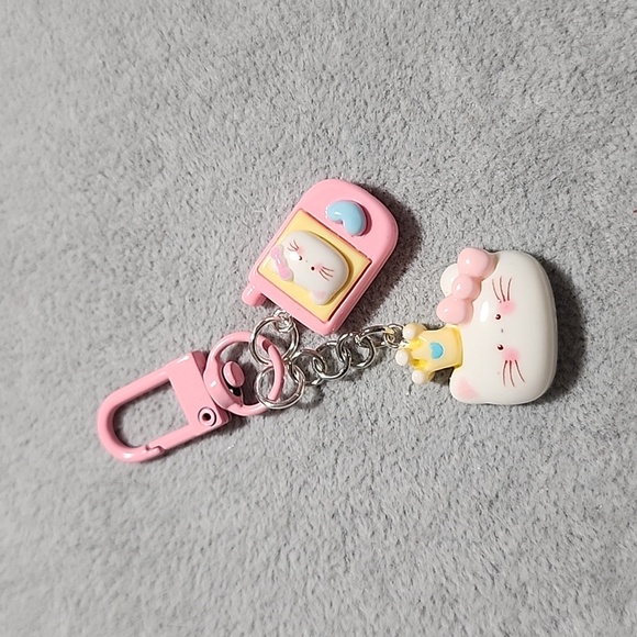 Pink Hello Kitty Keychain - Picture 3 of 3